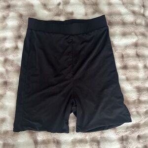 Meshki logo biker shorts black